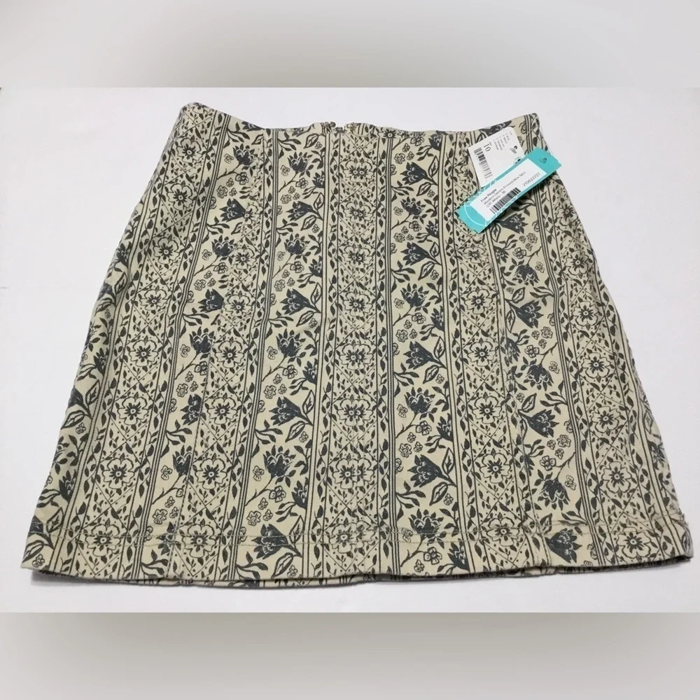 NWT FREE PEOPLE Modern Denim Printed Mini Skirt. Size 10